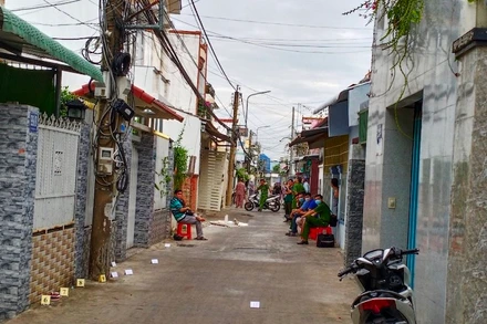 Lực lượng công an phong tỏa hiện trường để điều tra vụ bắn nhau.