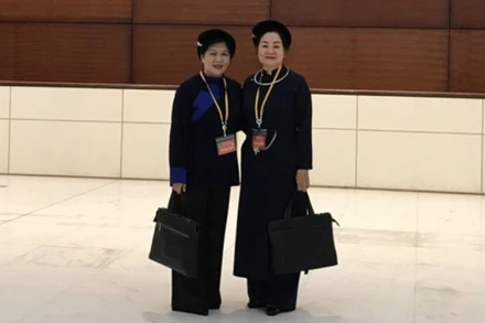 Chị Hoàng Thị Bình (bên phải). (Ảnh: Chị Hoàng Thị Bình cung cấp)