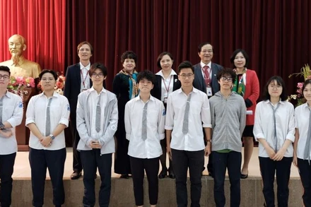 Những học sinh của Hà Nội tham dự thi chọn học sinh giỏi quốc gia môn Sinh học (Ảnh: HNAms)