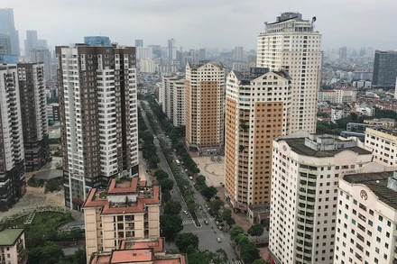 Chung cư bên đường Lê Văn Lương, Hà Nội.