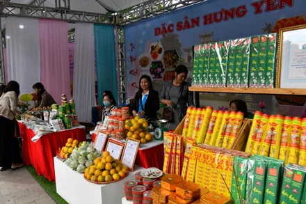 Năm 2020, TP Hà Nội tổ chức nhiều hội chợ tại Thủ đô, nhằm kết nối tiêu thụ hàng hóa các địa phương, giúp ổn định cung-cầu và giá cả các mặt hàng trên thị trường.