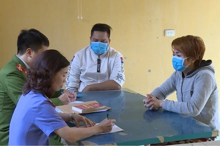 Khởi tố chủ quán bánh xèo hành hạ nhân viên