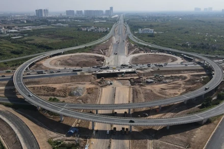 Nút giao đường Vành đai 3 với cao tốc Hà Nội-Hải Phòng đã hoàn chỉnh.