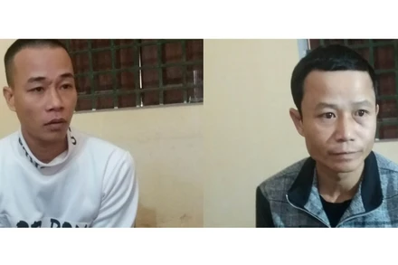 Hai đối tượng Nguyễn Tài Đủ và Lê Đắc Quyền tại cơ quan điều tra.