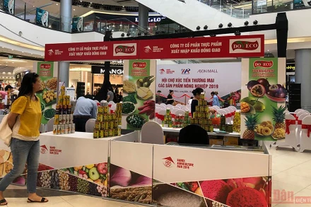 Các doanh nghiệp Việt Nam giới thiệu sản phẩm tại Hội chợ Xúc tiến thương mại các sản phẩm nông nghiệp năm 2019. (Ảnh minh hoạ)