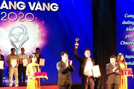 Trao giải “Vô lăng vàng” cho 17 tập thể và 50 lái xe