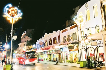 Các tuyến phố chính ở Hà Nội sẽ được trang trí rực rỡ mừng xuân mới 2021.