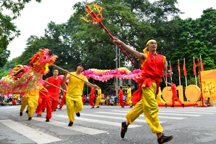 Tổ chức tốt các hoạt động văn hóa để thu hút khách du lịch là một trong những giải pháp lấy lại đà tăng trưởng của thành phố Hà Nội trong năm 2021 và những năm tiếp theo.