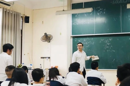 Một giờ Toán học tại Trường THPT Phan ĐÌnh Phùng (Ba Đình, Hà Nội)