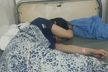 Nữ sinh Y. đang điều trị tại bệnh viện Nhi Đồng 2, thành phố Hồ Chí Minh.