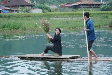 Lương Thu Trang và Doãn Quốc Đam trong phim "Hướng dương ngược nắng".