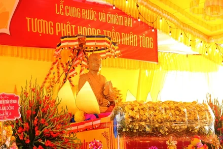 Tượng Phật hoàng Trần Nhân Tông.