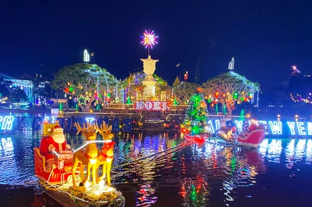 Tưng bừng đón Giáng sinh ở Nhà thờ chính tòa Phát Diệm