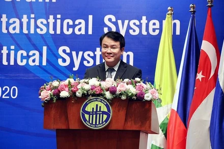 Thứ trưởng Kế hoạch và Đầu tư Trần Quốc Phương phát biểu tại hội thảo. (Ảnh: TCTK)