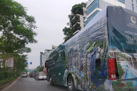 Đề nghị Hà Nội chấn chỉnh việc quảng cáo bằng xe ô-tô