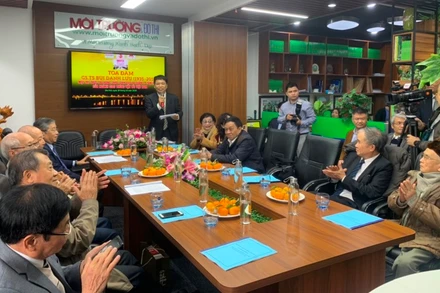 Các đại biểu tham dự tại tọa đàm. 