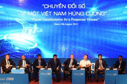 Tọa đàm Chuyển đổi số vì một Việt Nam hùng cường tại Diễn đàn Cấp cao CNTT - Vietnam ICT Summit 2019.