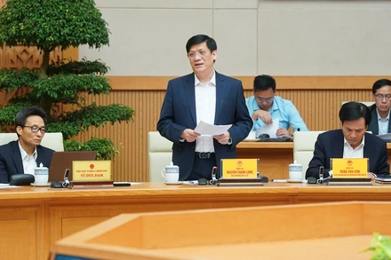 Bộ trưởng Y tế Nguyễn Thanh Long phát biểu tại cuộc họp Thường trực Chính phủ nghe Ban chỉ đạo quốc gia về phòng chống Covid-19 báo cáo tình hình và các biện pháp phòng chống, chiều ngày 1-12. (Ảnh: Chinhphu.vn)