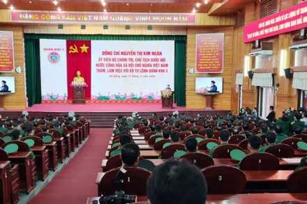 Chủ tịch QH Nguyễn Thị Kim Ngân làm việc với Bộ Tư lệnh Quân khu 5.