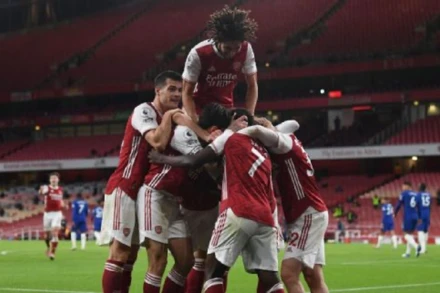Các cầu thủ Arsenal mừng trận thắng lớn 3-1 trước Chelsea.