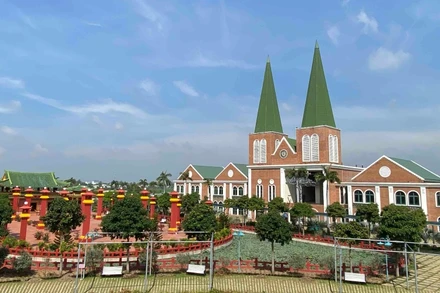 Dự án Khu du lịch cáp treo Núi Sam bị đình trệ, ngưng thi công nhiều tháng liền.