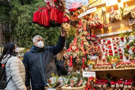 Hội chợ Giáng sinh ở Barcelona, Tây Ban Nha giảm 30% quy mô so với mọi năm theo quy định ngăn chặn Covid-19 (Ảnh: Xinhua)