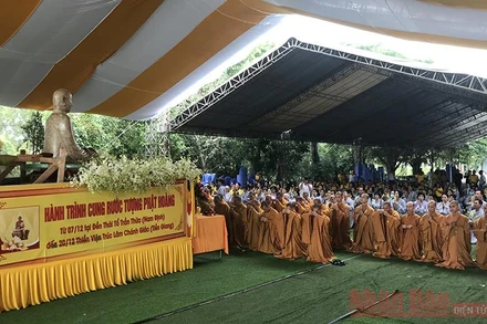 Lễ đón tôn tượng Phật Hoàng tại Thiền viện Trúc Lâm Chánh Giác.