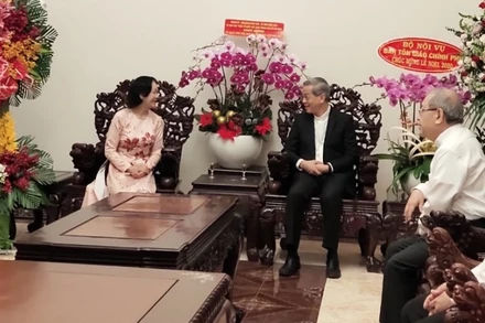 Đồng chí Trương Thị Mai thăm và chúc mừng lễ Giáng sinh năm 2020 và Tết dương lịch năm 2021 tại Tòa Tổng Giám mục Giáo phận TP Hồ Chí Minh.
