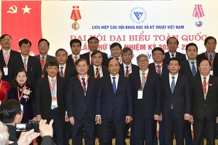 Thủ tướng và Ban Chấp hành Hội liên hiệp các Hội khoa học và Kỹ thuật Việt Nam khóa VIII.