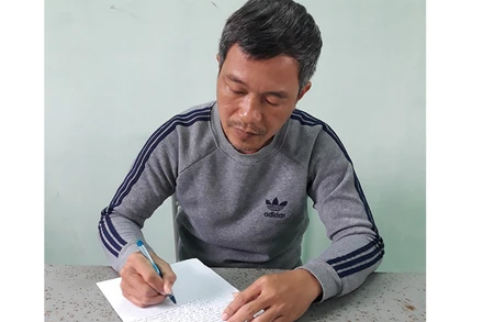 Hồ Nguyễn Đính tại cơ quan công an.