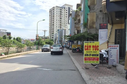 Đường ven sông Lừ sau khi được cải tạo trở thành tuyến phố đẹp, kinh doanh sầm uất.