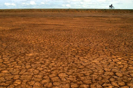 Vùng đất Sarigua, phía tây thành phố Panama, Panama đã trở thành sa mạc sau khi chăn thả gia súc quá mức và mất lớp đất mặt do xói mòn. Ảnh: AP.