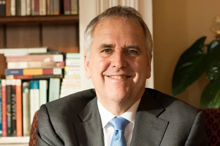 GS Michael I. Jordan (Đại học California, Berkeley), người đặt nền móng cho ngành học máy và trí tuệ nhân tạo hiện đại, sẽ tham gia phiên thảo luận đầu tiên của sự kiện vào sáng 27/8.