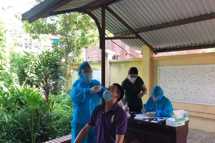 Hòa Bình tổ chức xét nghiệm các trường hợp nghi ngờ dương tính với SARS- CoV-2.