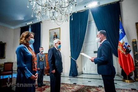 Đại sứ Việt Nam tại Chile Phạm Trường Giang đã trình Ủy nhiệm thư lên Tổng thống Sebastian Piñera Echenique. (Ảnh: Vietnam+)