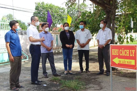 322 suất quà đã tới tay các hộ nghèo và cận nghèo của xã Suối Trai huyện Sơn Hòa.