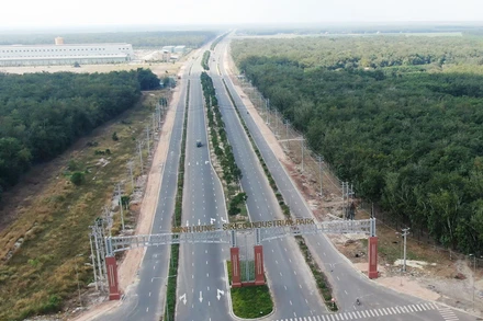 Hạ tầng khu công nghiệp Minh Hưng – SiKiCo (xã Minh Hưng, huyện Chơn Thành) đang được đầu tư hoàn thiện chào đón nhà đầu tư.