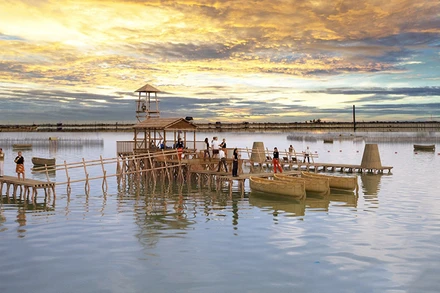 Chòi tre độc đáo giữa lòng Cồn Tộc (Ảnh: dulichvietnam) 