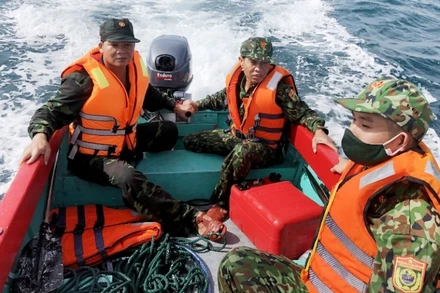 Đưa ngư dân mất tích trên biển vào bờ an toàn