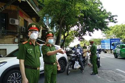 Từ 15 giờ ngày 16/8, 6 tổ liên ngành bắt đầu ra quân xử lý vi phạm về giãn cách xã hội.