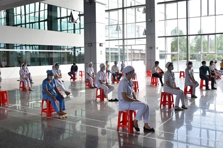 Thực hiện lấy mẫu xét nghệm tại Bệnh việc Đa khoa tỉnh Sóc Trăng