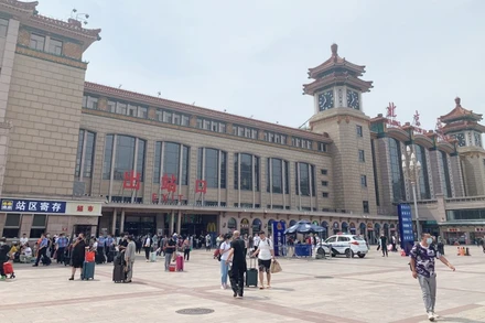 Ga Bắc Kinh dần nhộn nhịp trở lại. (Ảnh: Vi Sa)