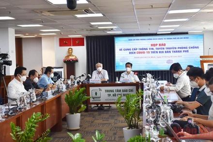 Toàn cảnh cuộc họp báo. 