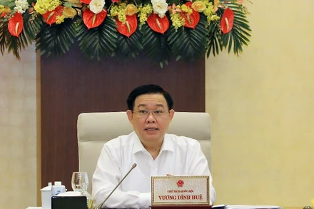 Chủ tịch Quốc hội Vương Đình Huệ điều hành phiên họp. (Ảnh: DUY LINH)