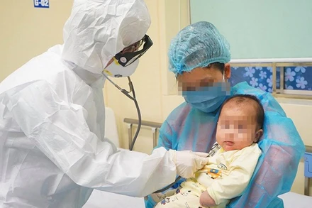 Chăm sóc trẻ em mắc Covid-19 cần chú ý tới chế độ dinh dưỡng đặc biệt. (Ảnh: Bộ Y tế)