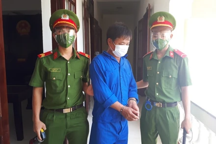 Bị cáo Phan Văn Thống bị phạt tù do chống người thi hành công vụ khi kiểm tra công tác phòng, chống dịch Covid-19.