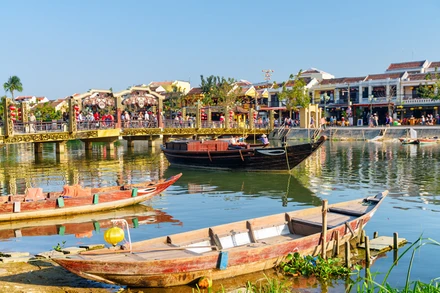 Hội An luôn là điểm đến hấp dẫn bởi nét cổ kính, thơ mộng, những cung đường thân thiện với người đi bộ. 