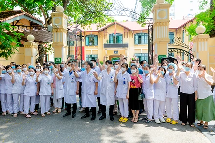  Bệnh viện Hữu nghị  Việt Đức chung sức đồng lòng cứu chữa người bệnh và quyết tâm chiến thắng dịch bệnh Covid-19 để sớm trở về với Bệnh viện Hữu nghị Việt Đức thân yêu.