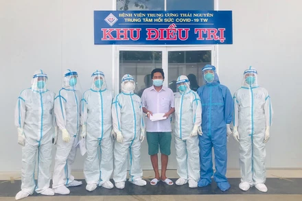 Trung tâm hồi sức Covid-19 Trung ương ở Long An công bố ca bệnh nặng đầu tiên khỏi bệnh.