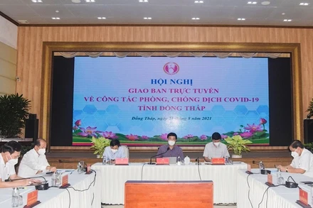 Bí thư Tỉnh ủy Đồng Tháp Lê Quốc Phong phát biểu tại hội nghị giao ban tối 21/8.